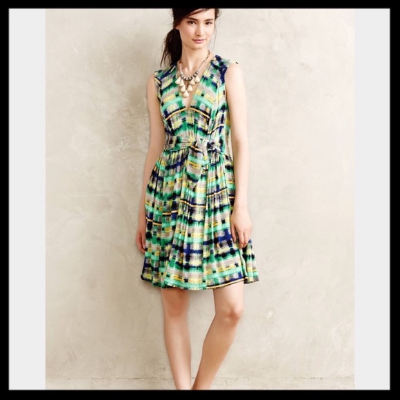 Flattering Tracy Reese Aven dress. - Picture 2 of 4